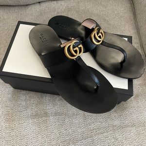 Gucci Leather thong sandal with Double G